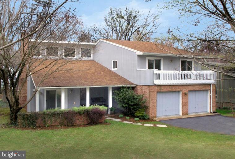 10922 Thanlet Lane Reston, VA 20190 - Photo 1 of 30 Exterior (Main)