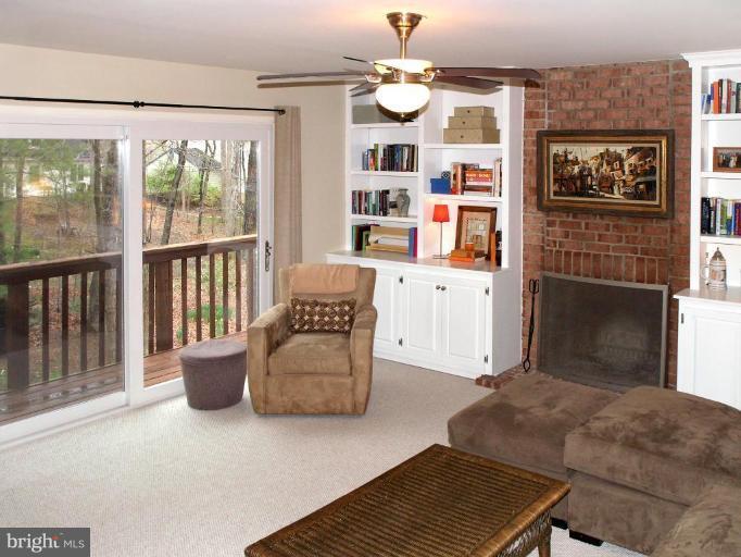 10922 Thanlet Lane Reston, VA 20190 - Photo 12 of 30 Family Room