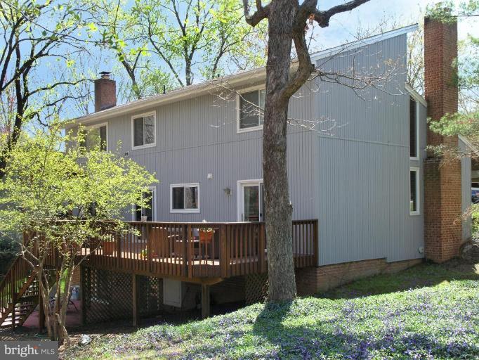 10922 Thanlet Lane Reston, VA 20190 - Photo 17 of 30 Exterior (Rear)