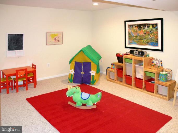 10922 Thanlet Lane Reston, VA 20190 - Photo 28 of 30 Children's Play Room