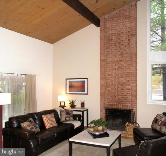 10922 Thanlet Lane Reston, VA 20190 - Photo 3 of 30 Living Room