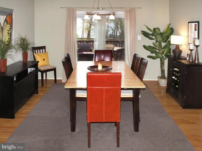 10922 Thanlet Lane Reston, VA 20190 - Photo 10 of 30 Dining Room
