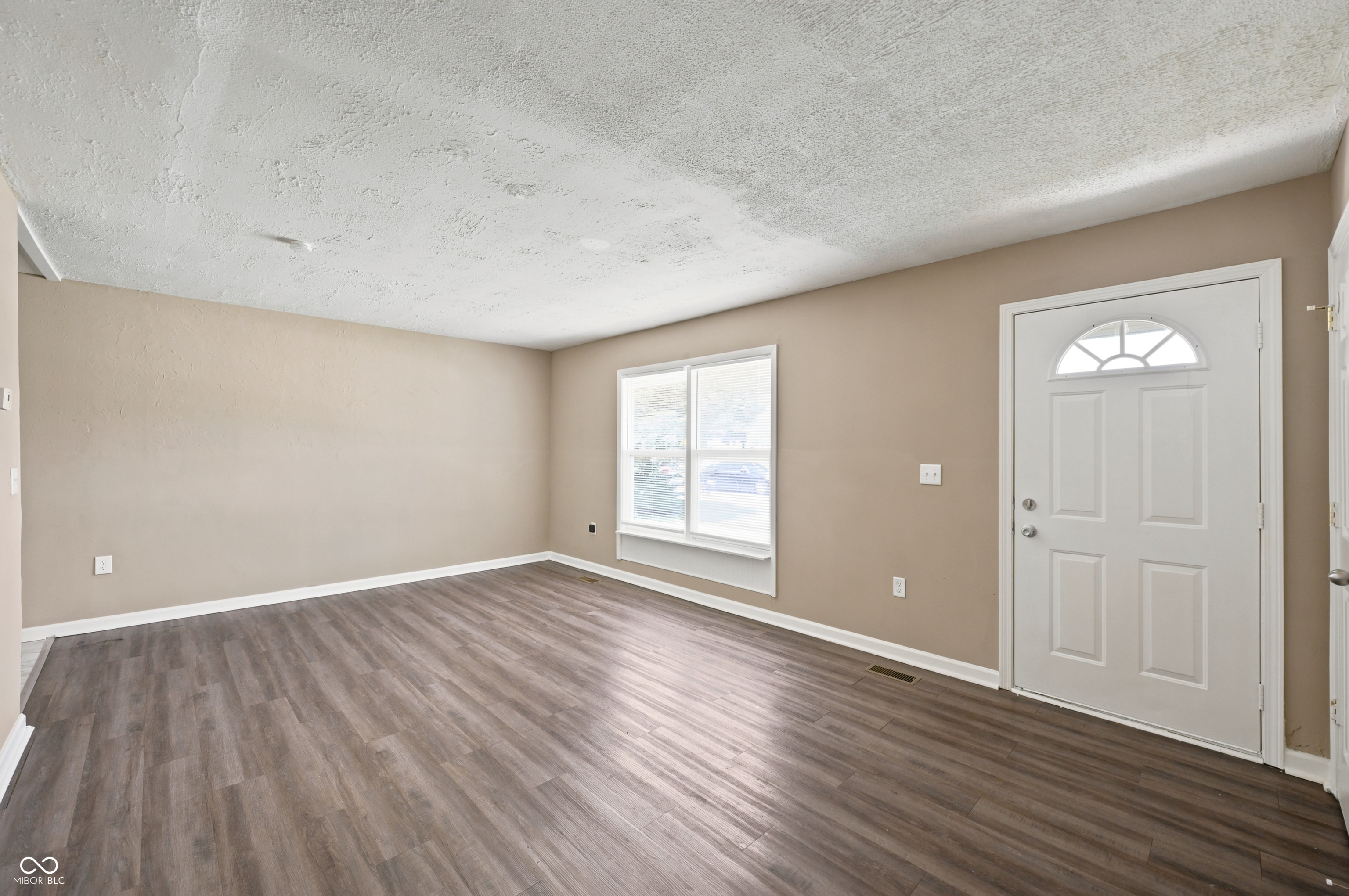8619 Montery Road Indianapolis, IN 46226 - Photo 2 of 23