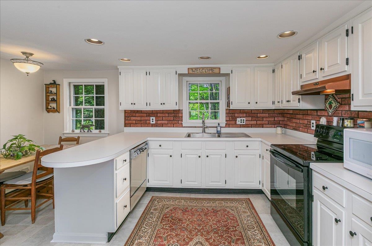 42 Old Town Farm Road Exeter, NH 03833 - Photo 4 of 29