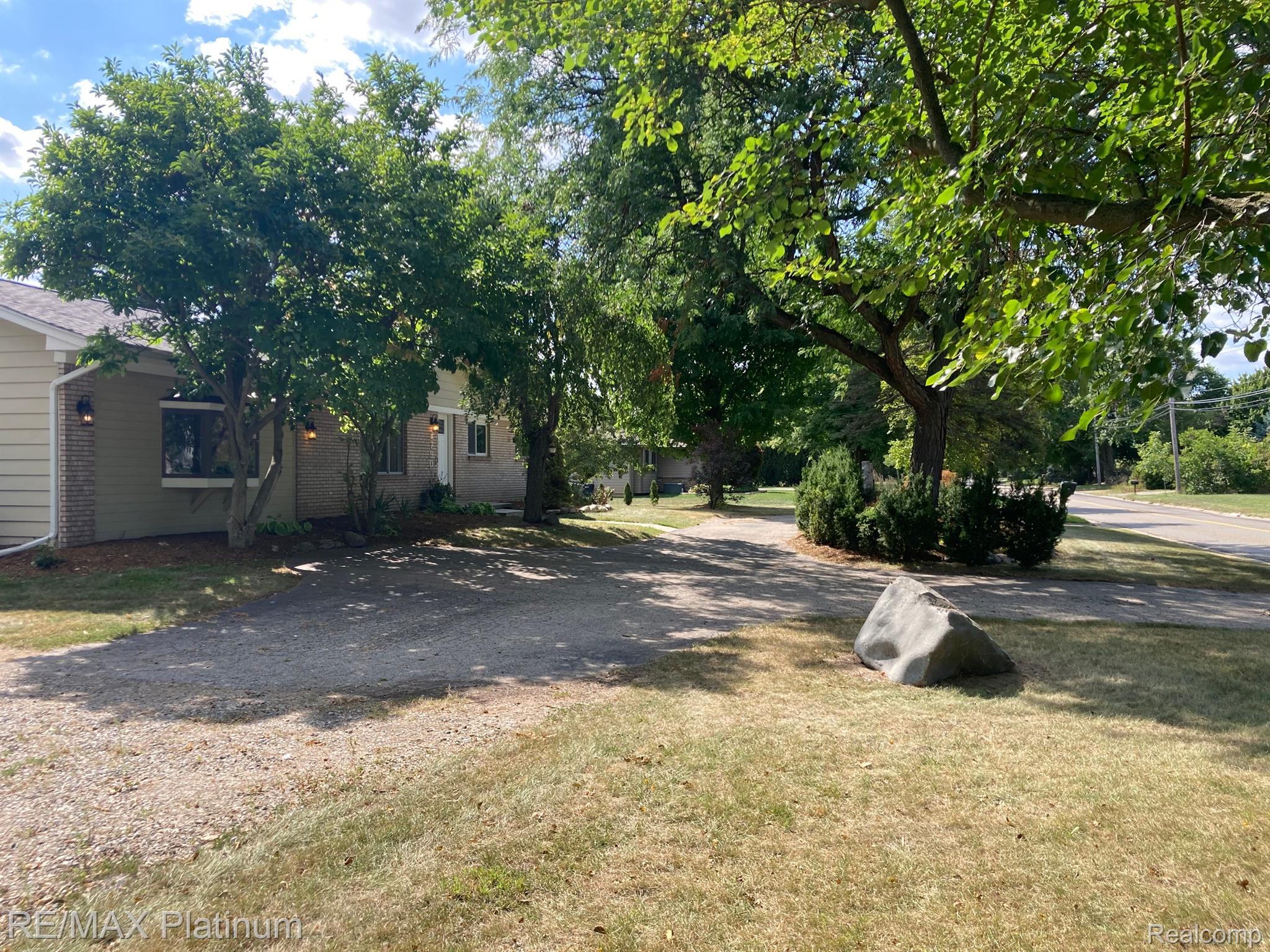 2790 East Wardlow Road Highland, MI 48356 - Photo 2 of 26 Gallery Image 2