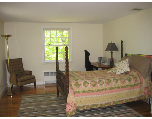 32 Longmeadow Road Weston, MA 02493 - Photo 10 of 13