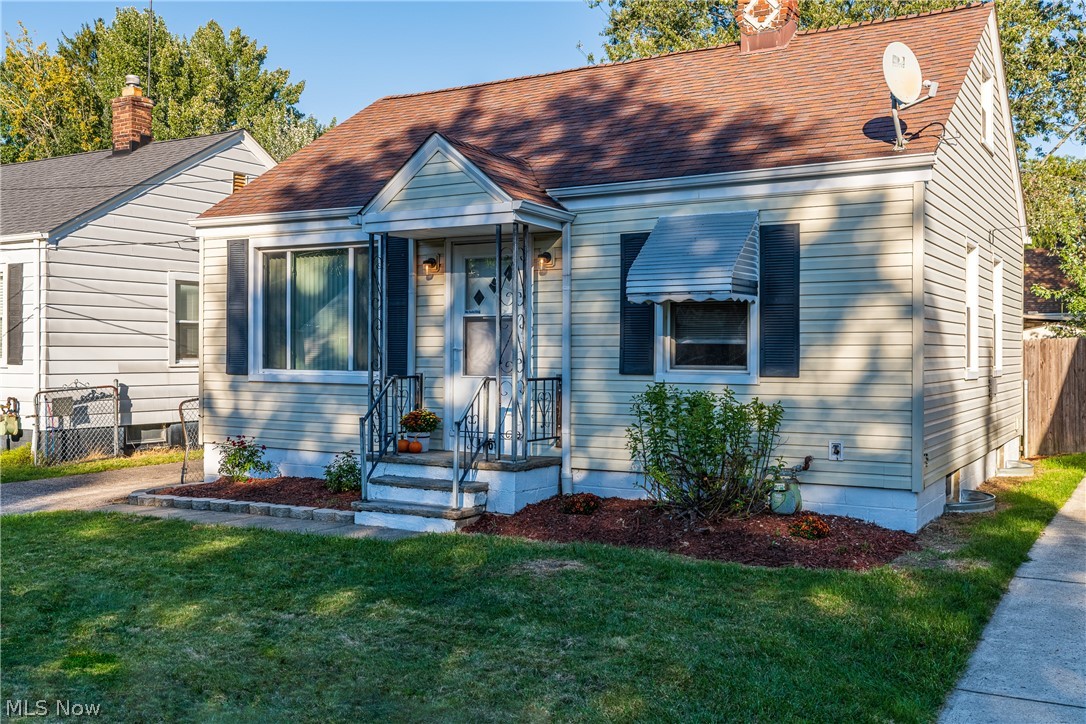 1565 Mapledale Road Wickliffe, OH 44092 - Photo 2 of 30 Gallery Image 2