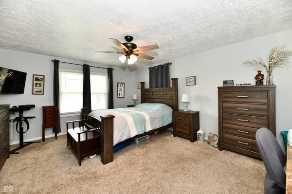 $210,000 | 900 North J Street, Elwood, IN 46036