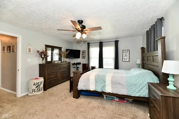 $210,000 | 900 North J Street, Elwood, IN 46036