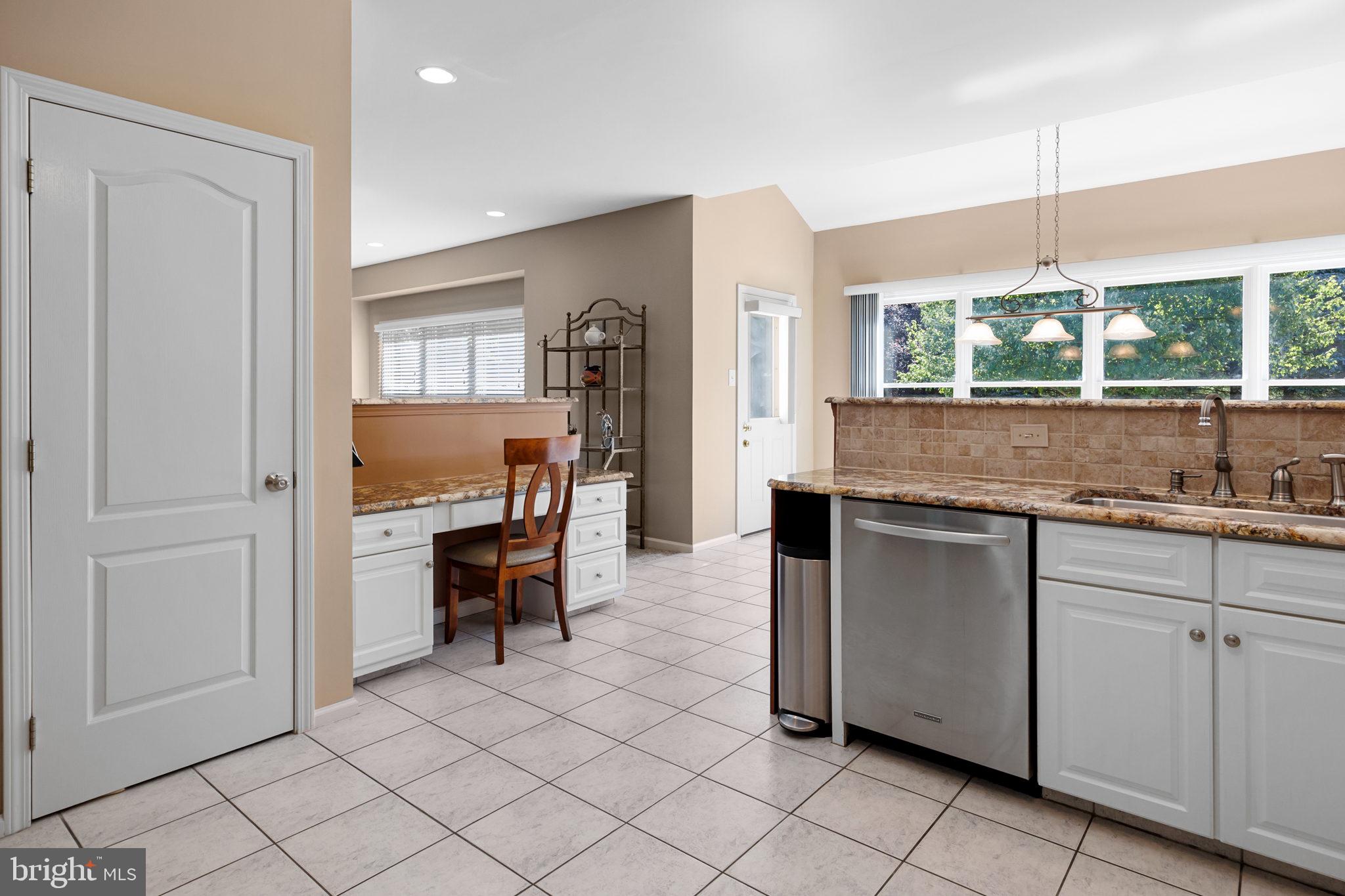 4 Bridle Path Southampton, PA 18966 - Photo 9 of 26 Kitchen