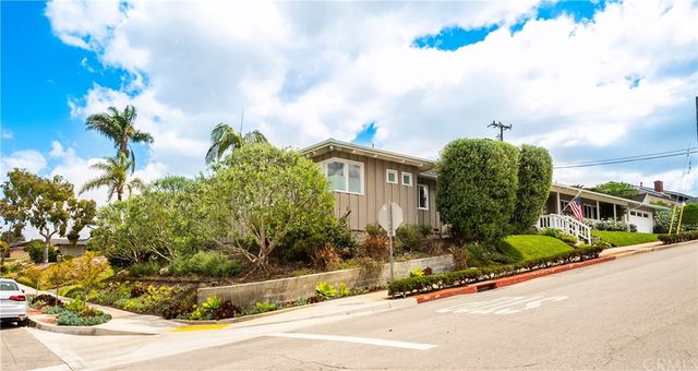 $2,350,000 | 524 North Meadows Avenue, Manhattan Beach, CA 90266