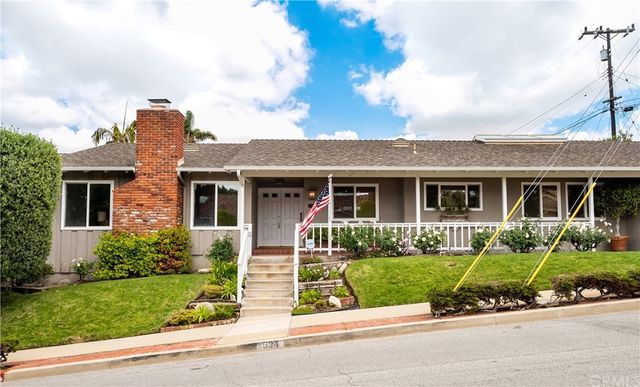 $2,350,000 | 524 North Meadows Avenue, Manhattan Beach, CA 90266