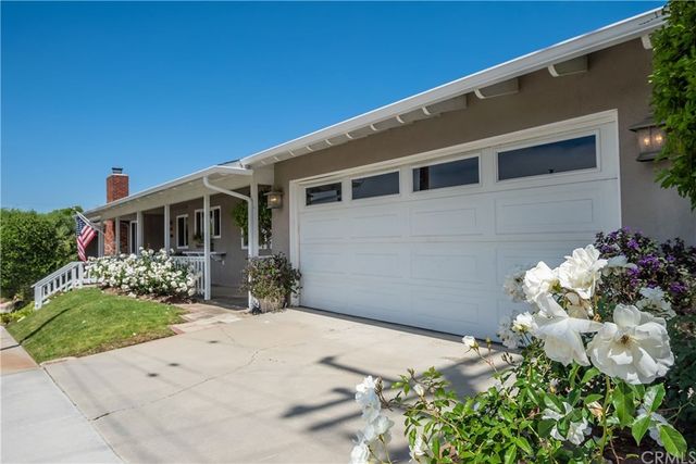$2,350,000 | 524 North Meadows Avenue, Manhattan Beach, CA 90266