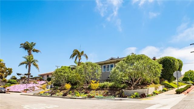 $2,350,000 | 524 North Meadows Avenue, Manhattan Beach, CA 90266
