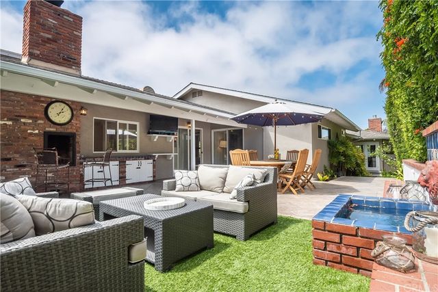 $2,350,000 | 524 North Meadows Avenue, Manhattan Beach, CA 90266