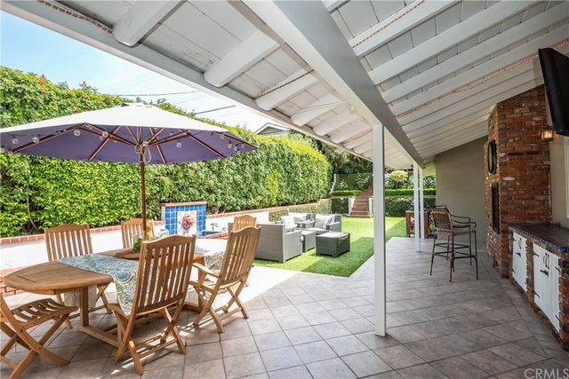 $2,350,000 | 524 North Meadows Avenue, Manhattan Beach, CA 90266