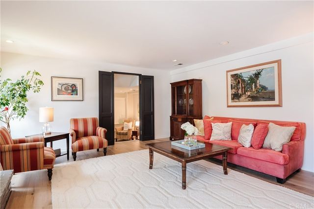 $2,350,000 | 524 North Meadows Avenue, Manhattan Beach, CA 90266