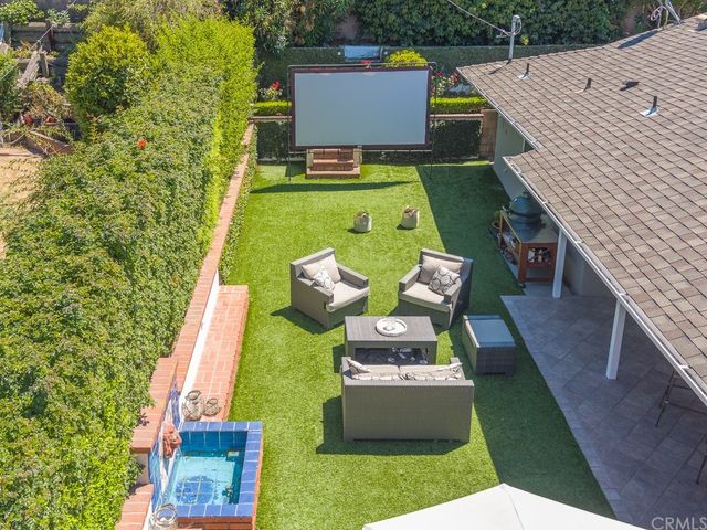 $2,350,000 | 524 North Meadows Avenue, Manhattan Beach, CA 90266