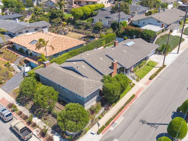 $2,350,000 | 524 North Meadows Avenue, Manhattan Beach, CA 90266