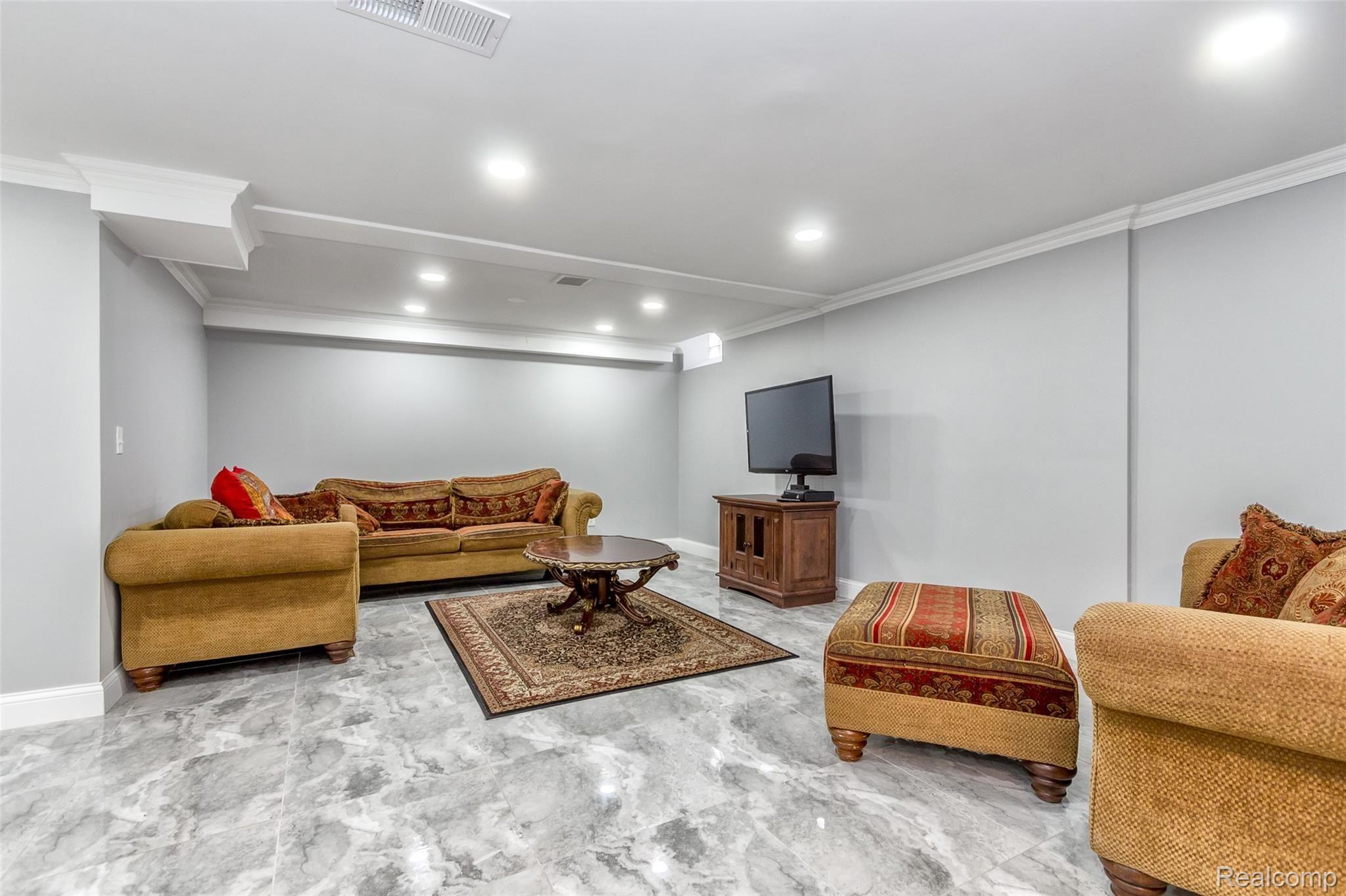 730 Ridgemont Avenue Dearborn, MI 48124 - Photo 28 of 46 28.jpg