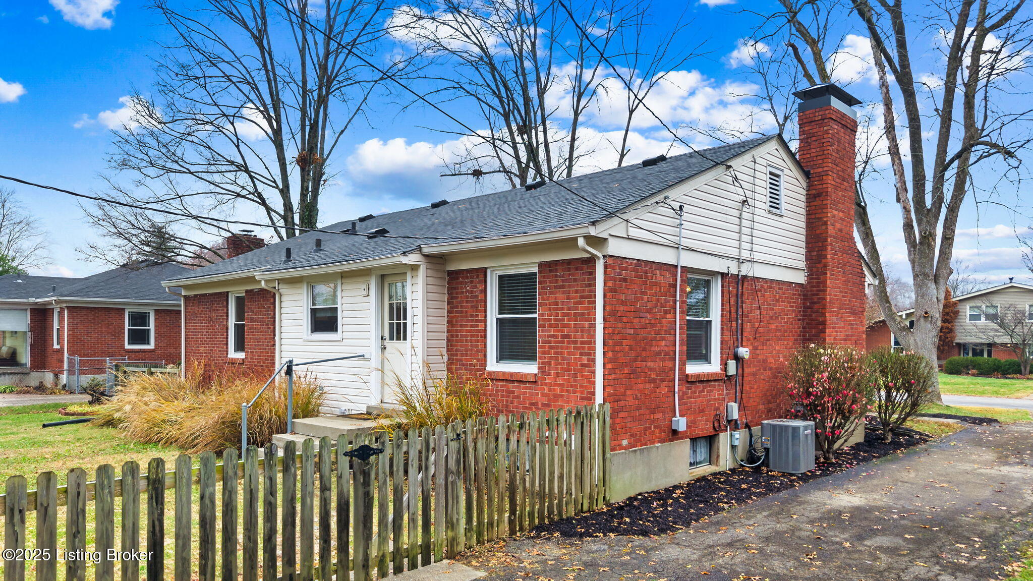 4312 Kinloch Road Louisville, KY 40207 - Photo 3 of 34 6-web-or-mls-DJI_20251119143659_0961_D-E