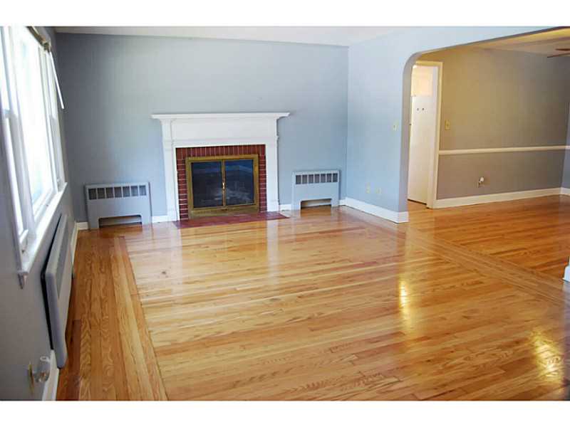 8 Haliburton Road East Providence, RI 02916 - Photo 4 of 25 Living Room.