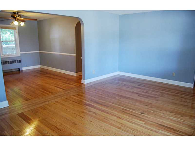 8 Haliburton Road East Providence, RI 02916 - Photo 5 of 25 Living Room.