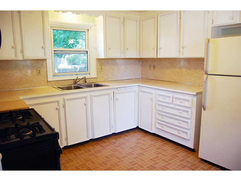 8 Haliburton Road East Providence, RI 02916 - Photo 8 of 25 Kitchen.