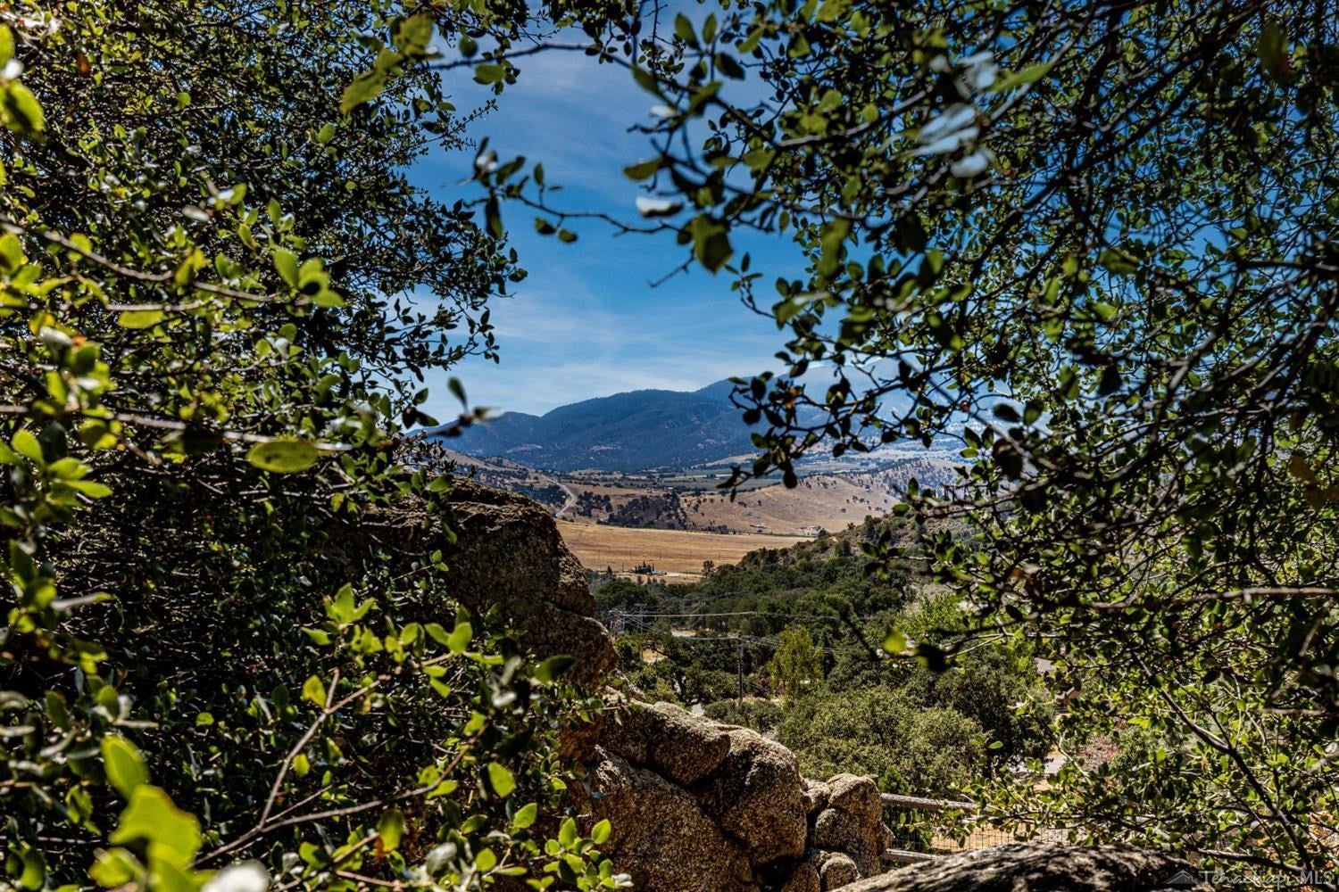 26015 Bear Valley Road Tehachapi, CA 93561 - Photo 17 of 22 Gallery Image 17