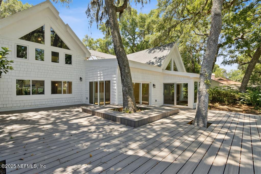22 Belted Kingfisher Road Fernandina Beach, FL 32034 - Photo 44 of 70 a front view of a house with garden