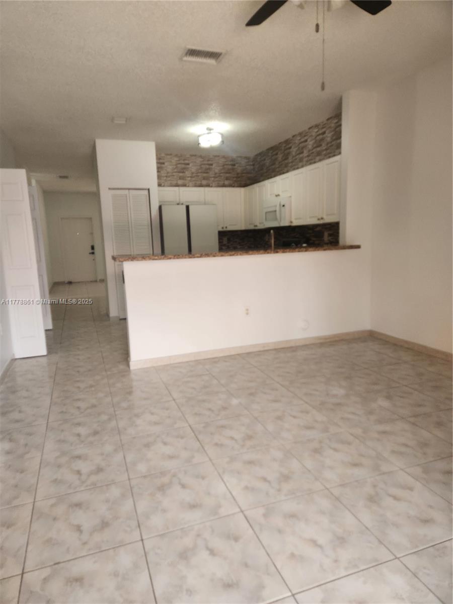 8118 Northwest 200th Street Hialeah, FL 33015 - Photo 14 of 39