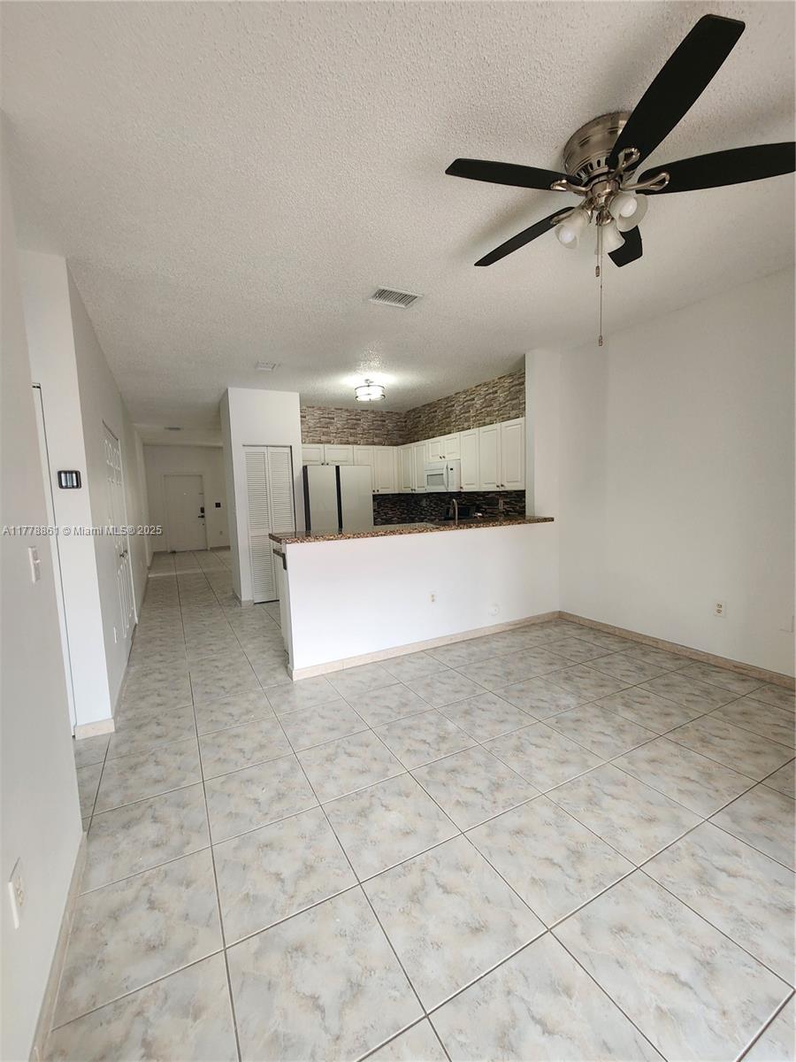 8118 Northwest 200th Street Hialeah, FL 33015 - Photo 16 of 39