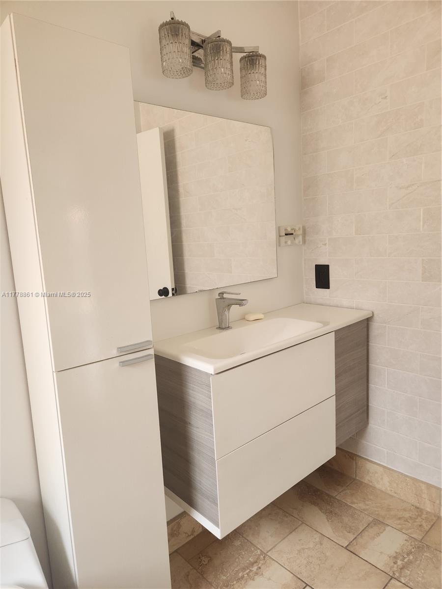 8118 Northwest 200th Street Hialeah, FL 33015 - Photo 21 of 39