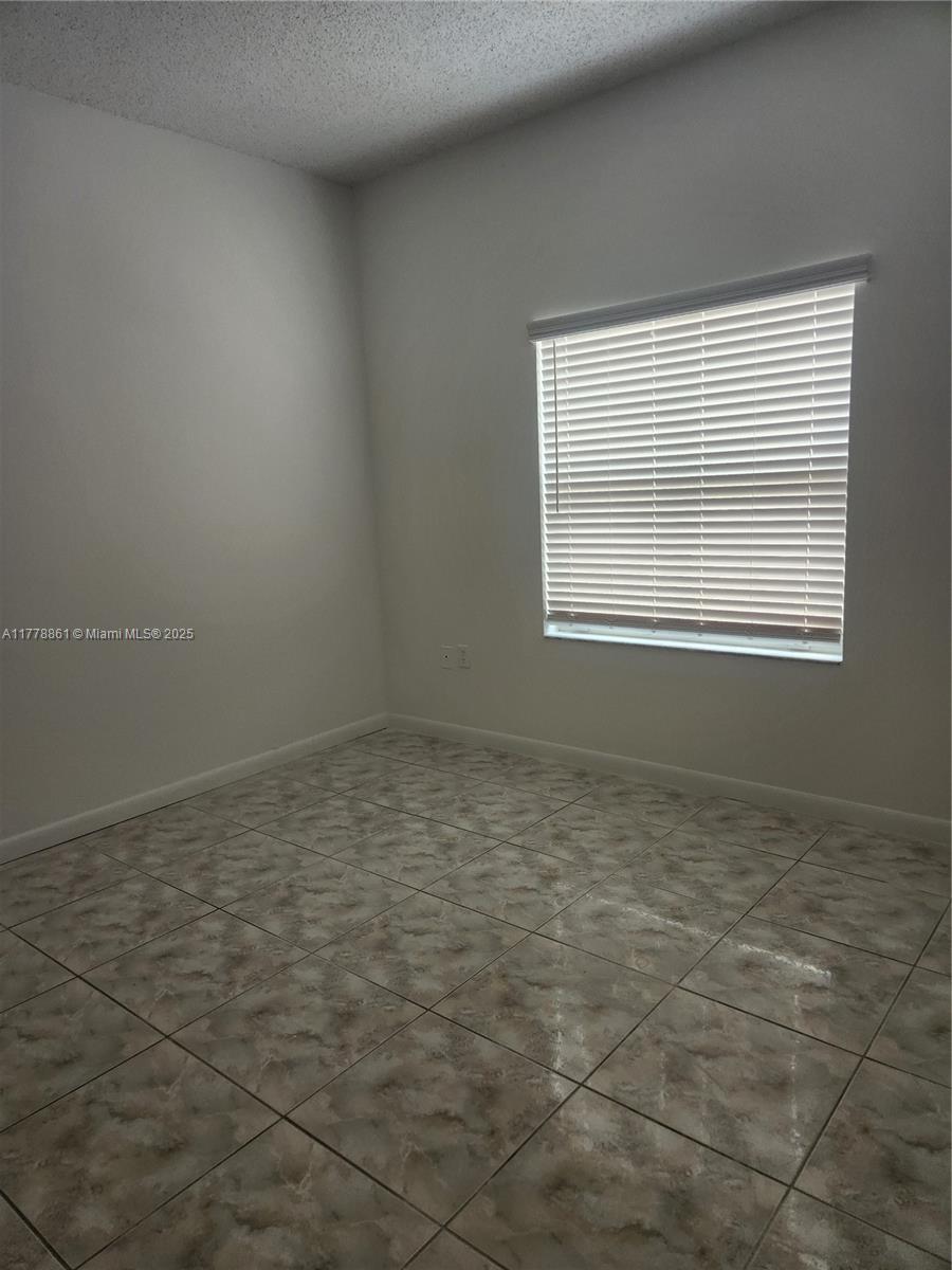 8118 Northwest 200th Street Hialeah, FL 33015 - Photo 25 of 39