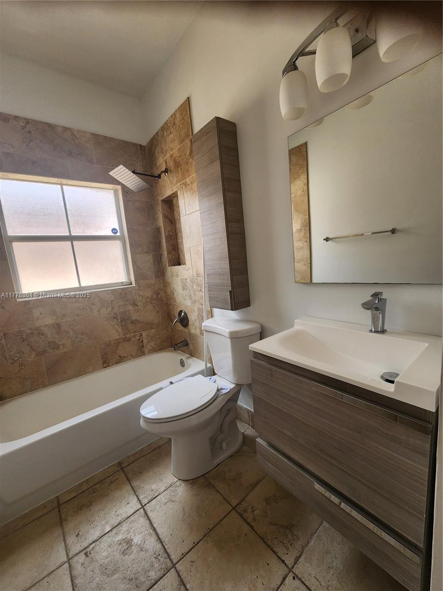 8118 Northwest 200th Street Hialeah, FL 33015 - Photo 28 of 39