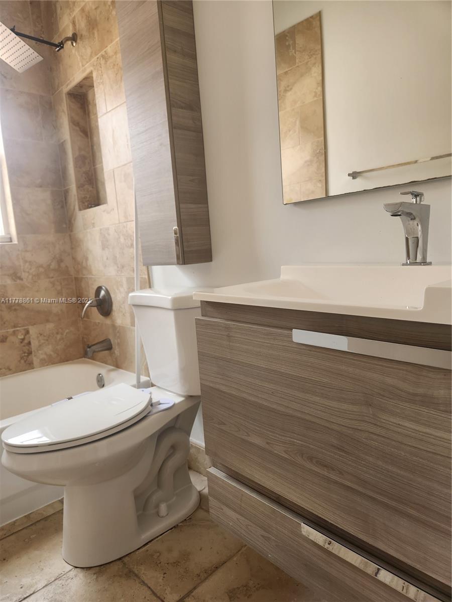 8118 Northwest 200th Street Hialeah, FL 33015 - Photo 30 of 39