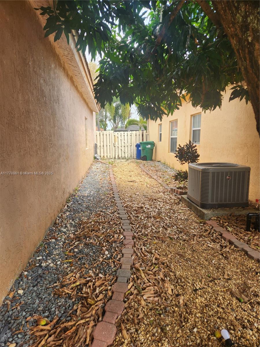 8118 Northwest 200th Street Hialeah, FL 33015 - Photo 39 of 39