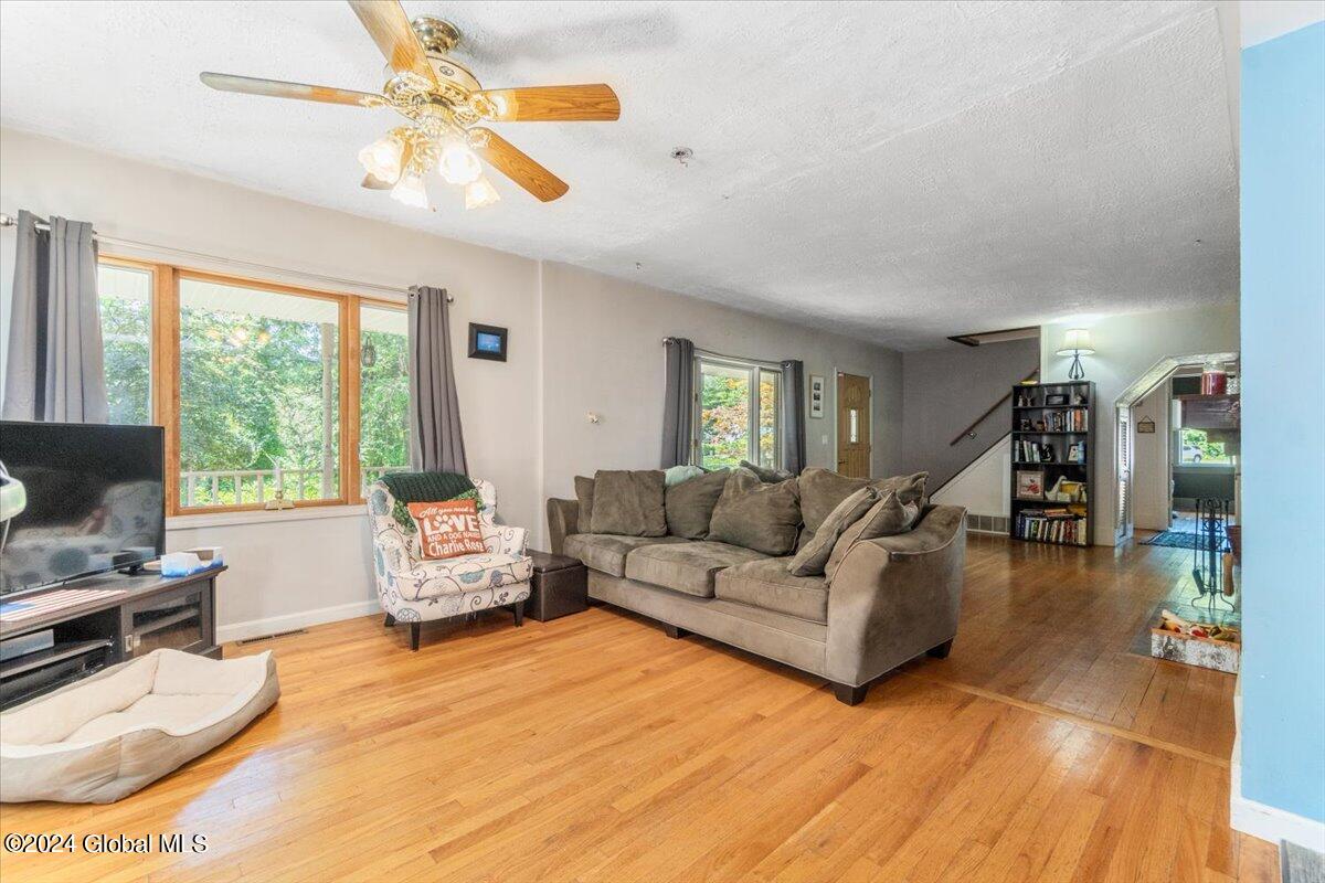 146 Gordon Road Rotterdam, NY 12306 - Photo 11 of 49 22-DSC02132