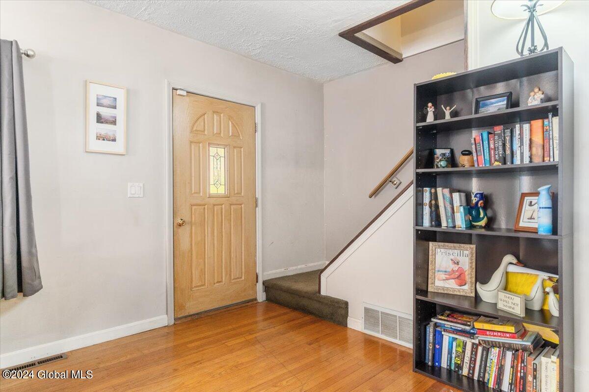 146 Gordon Road Rotterdam, NY 12306 - Photo 6 of 49 17-DSC02121