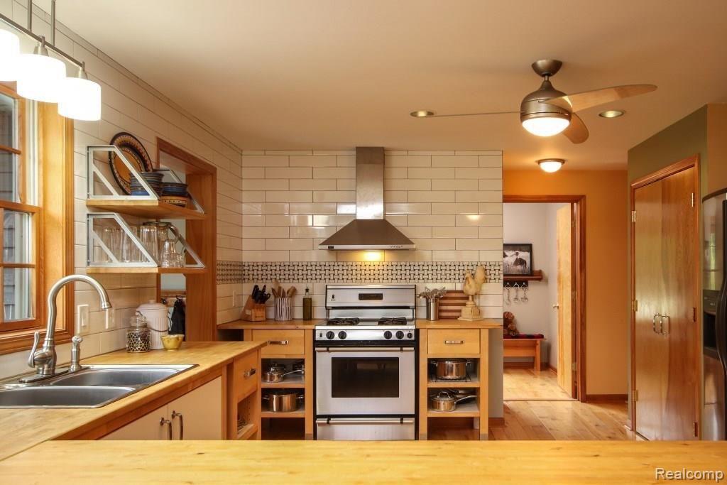 1205 Darwin Road Pinckney, MI 48169 - Photo 13 of 65 IMG_3245 (Custom).jpg