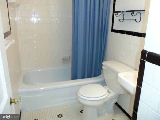3432 Dunran Road Dundalk, MD 21222 - Photo 22 of 30 Full Tiled Bath