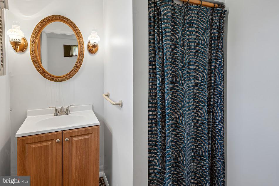 207 Harmony Road Gibbstown, NJ 08027 - Photo 23 of 27 Master bath