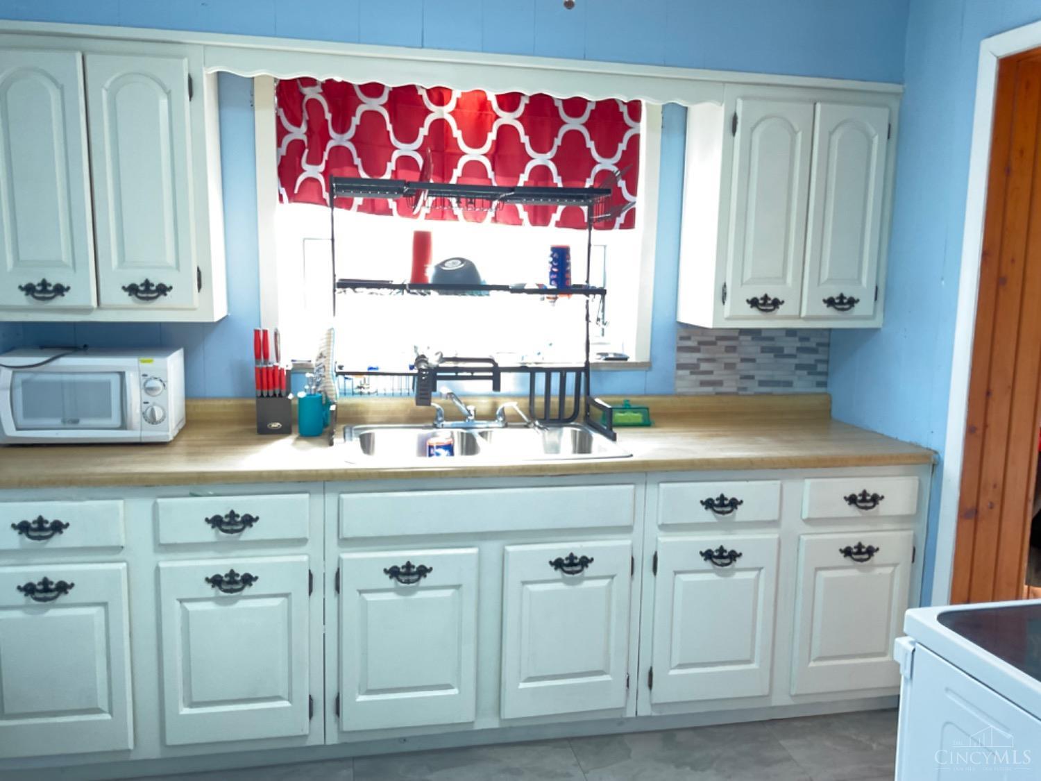 2073 Springdale Road Cincinnati, OH 45231 - Photo 6 of 19 Gallery Image 6