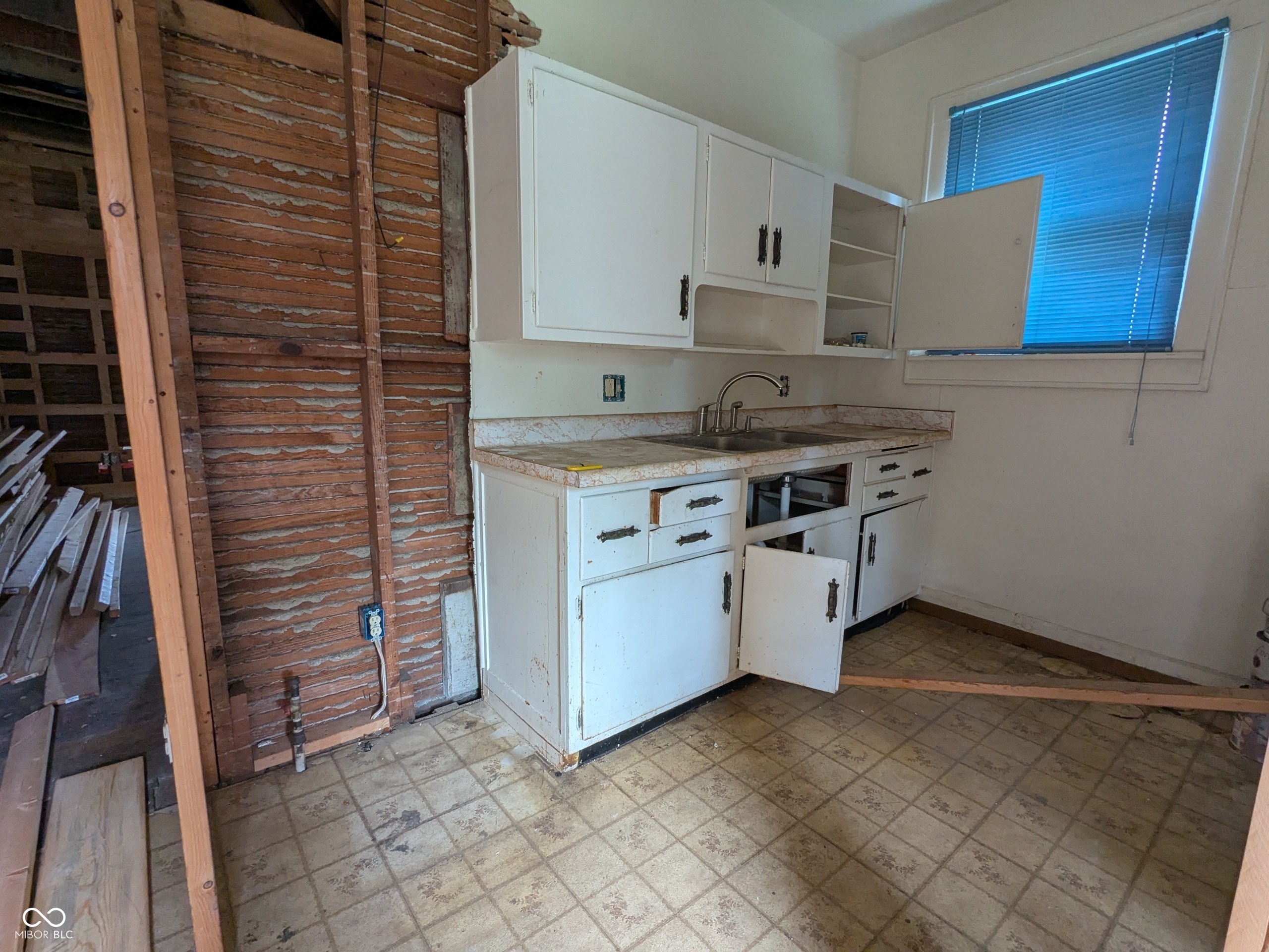 48 South Ewing Street Indianapolis, IN 46201 - Photo 7 of 14