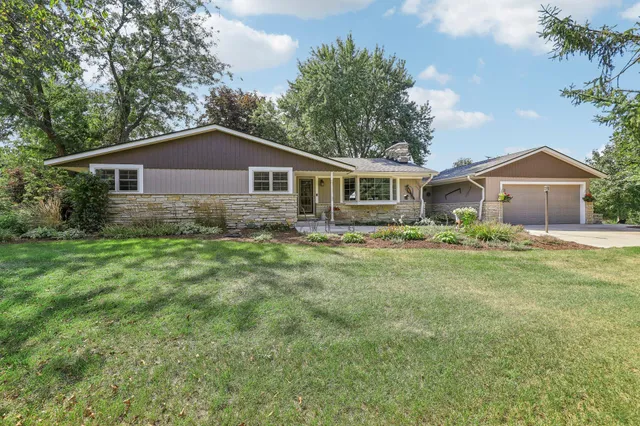 $810,000 | S31W37307 School Section Lake Road, Ottawa, WI 53118