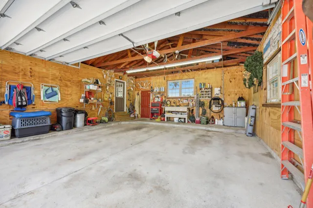 $810,000 | S31W37307 School Section Lake Road, Ottawa, WI 53118