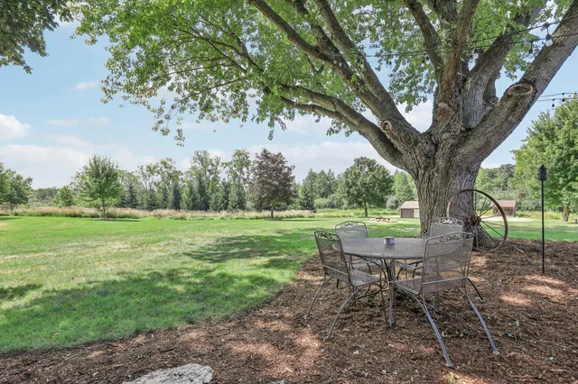 $810,000 | S31W37307 School Section Lake Road, Ottawa, WI 53118