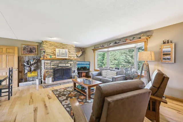 $810,000 | S31W37307 School Section Lake Road, Ottawa, WI 53118