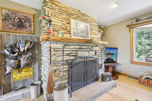 $810,000 | S31W37307 School Section Lake Road, Ottawa, WI 53118