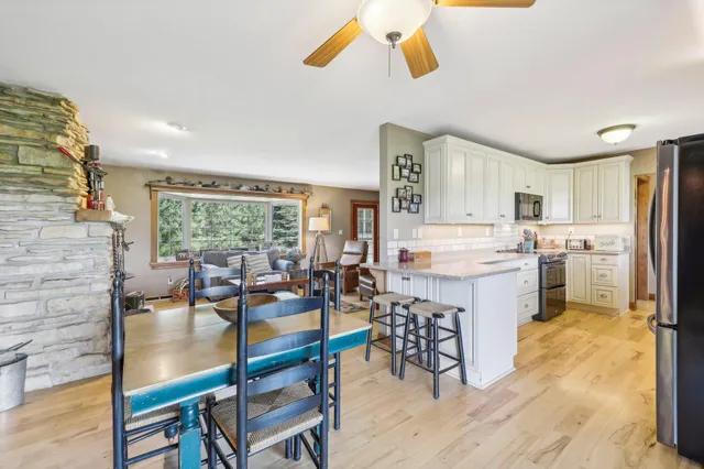 $810,000 | S31W37307 School Section Lake Road, Ottawa, WI 53118